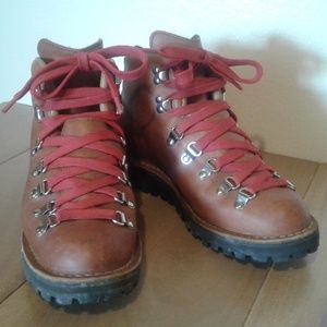 Danner Mountain Light Cascade Hiking Boots